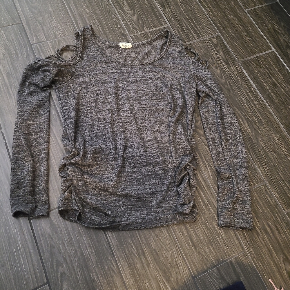 Ember Cold Shoulder Top M